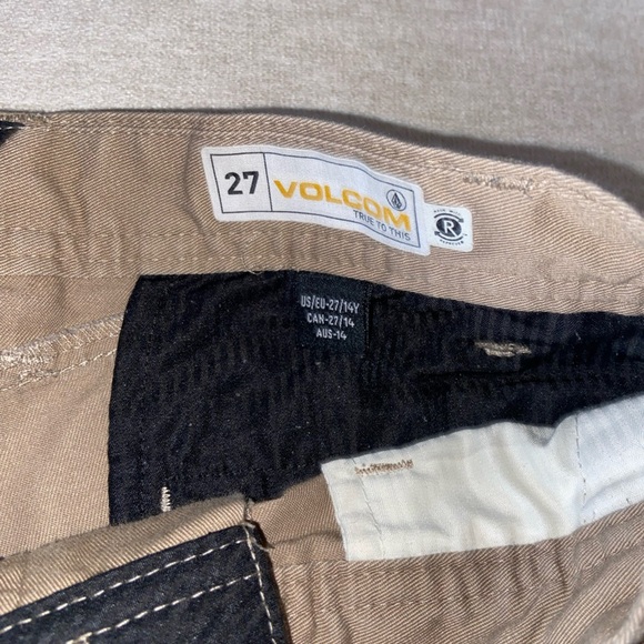 Volcom shorts - Picture 2 of 3